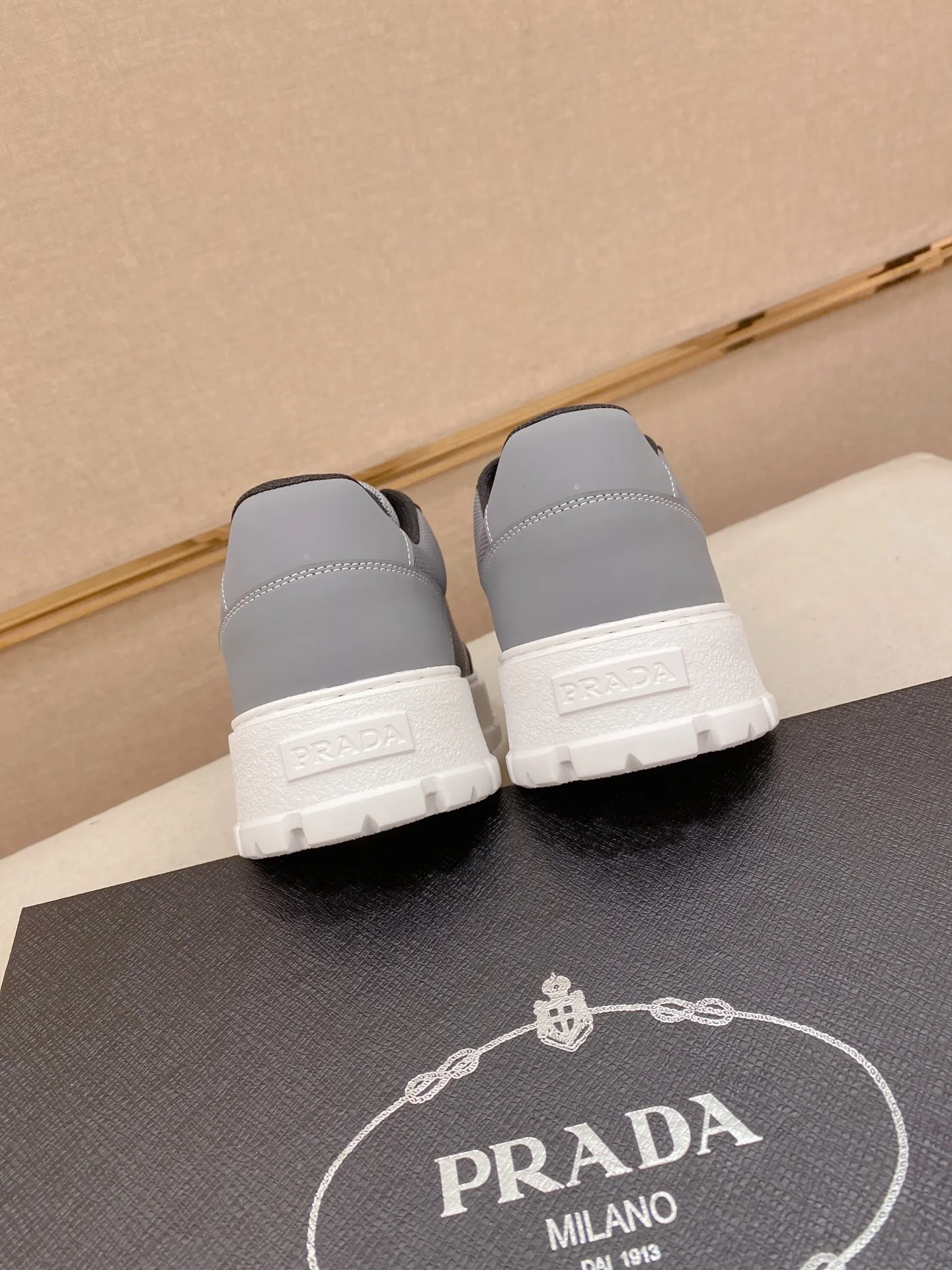 Men's men's shoes💰: 440💰[Prada～Prada] Trendy new styles are on the market. Same style as the official website. Counter quality. Original version. [Strong] [Strong] Imported selected first-layer cowhide. Comfortable and breathable sheepskin lining, fine workmanship, upper layer made of 100% pure cowhide, original last shape, comfortable on the feet, shoe sizes 38 to 44